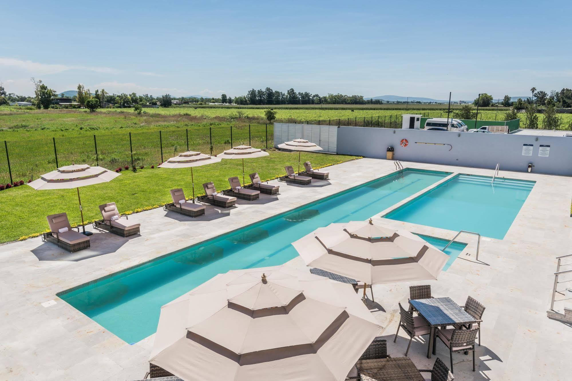 Hampton Inn & Suites By Hilton Salamanca Bajio Exterior foto