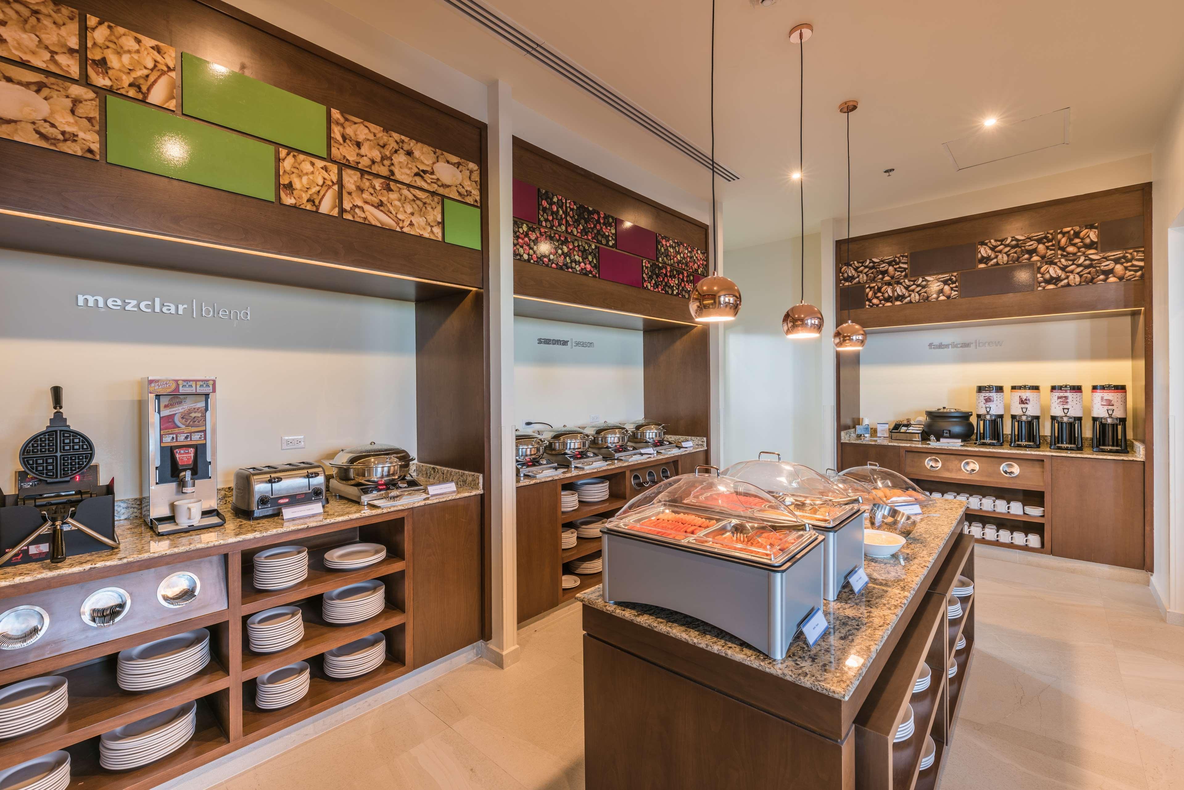 Hampton Inn & Suites By Hilton Salamanca Bajio Exterior foto