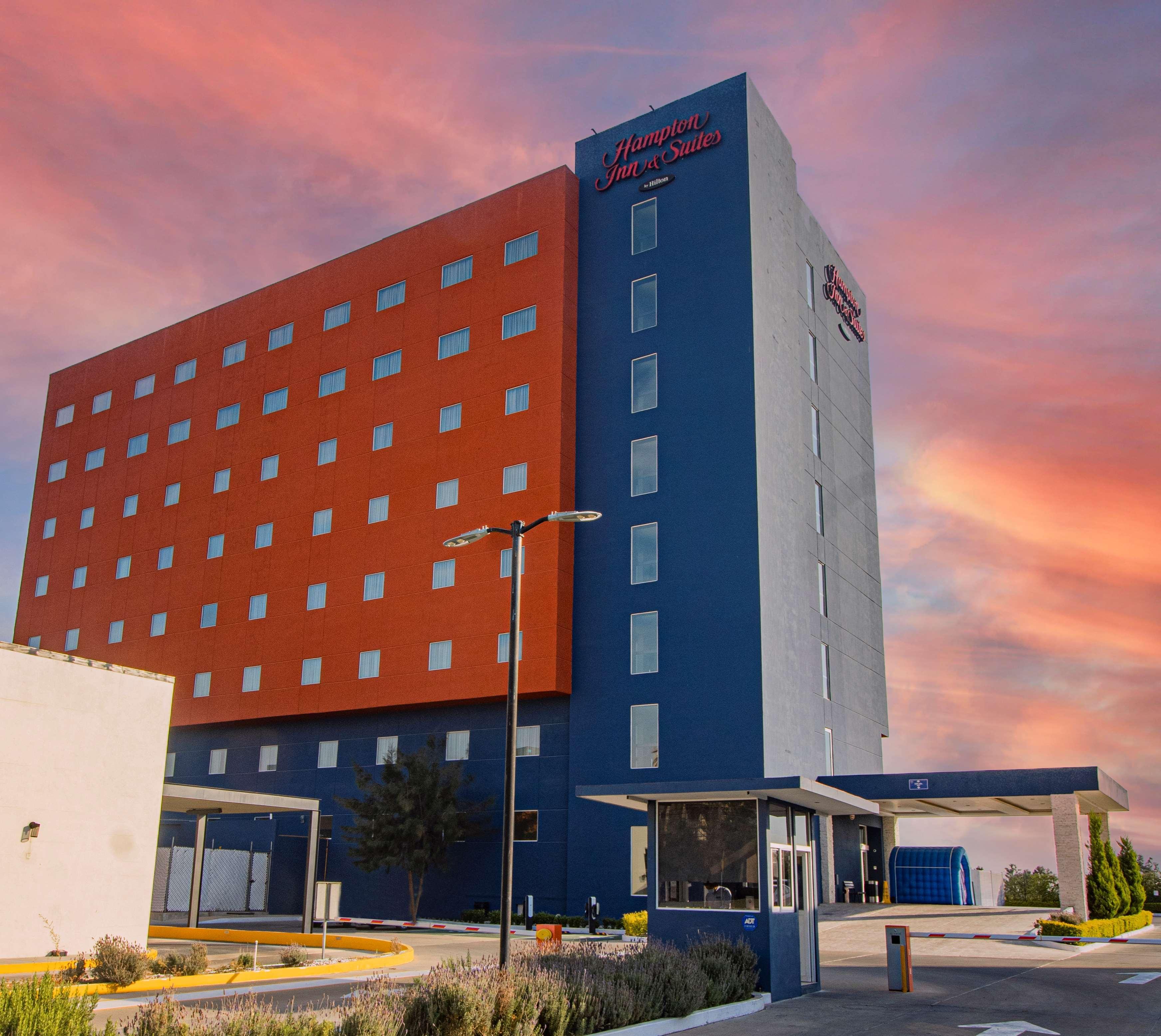 Hampton Inn & Suites By Hilton Salamanca Bajio Exterior foto