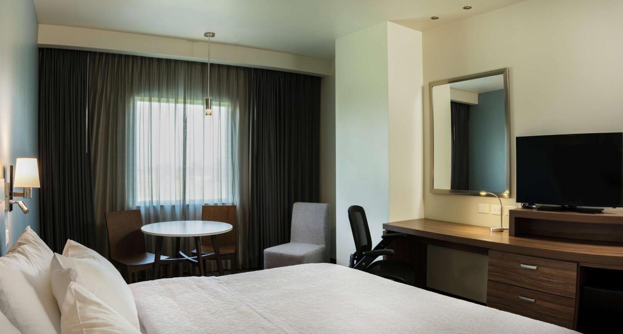 Hampton Inn & Suites By Hilton Salamanca Bajio Exterior foto