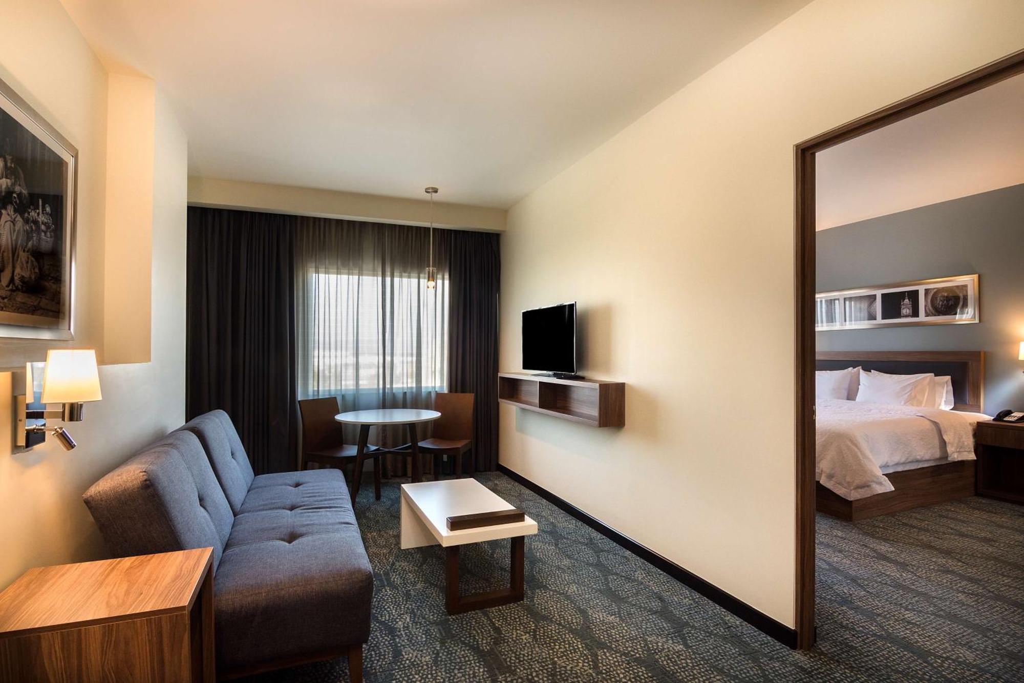Hampton Inn & Suites By Hilton Salamanca Bajio Exterior foto