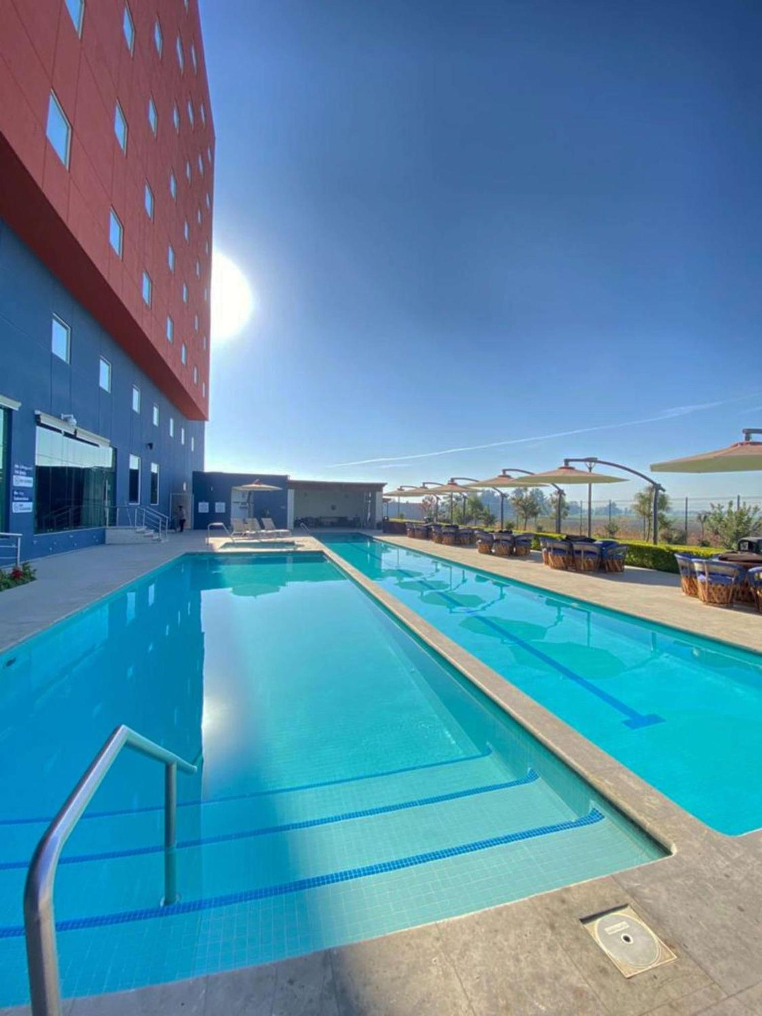 Hampton Inn & Suites By Hilton Salamanca Bajio Exterior foto