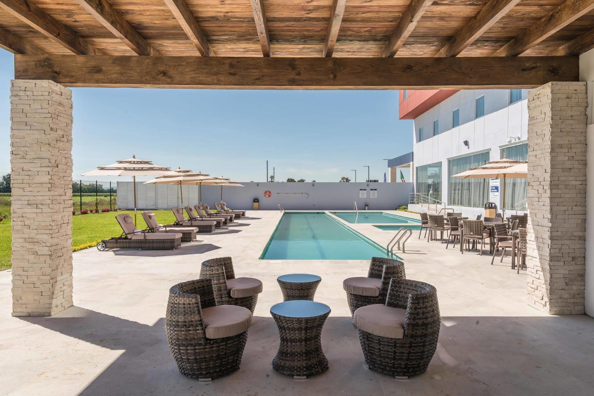 Hampton Inn & Suites By Hilton Salamanca Bajio Exterior foto